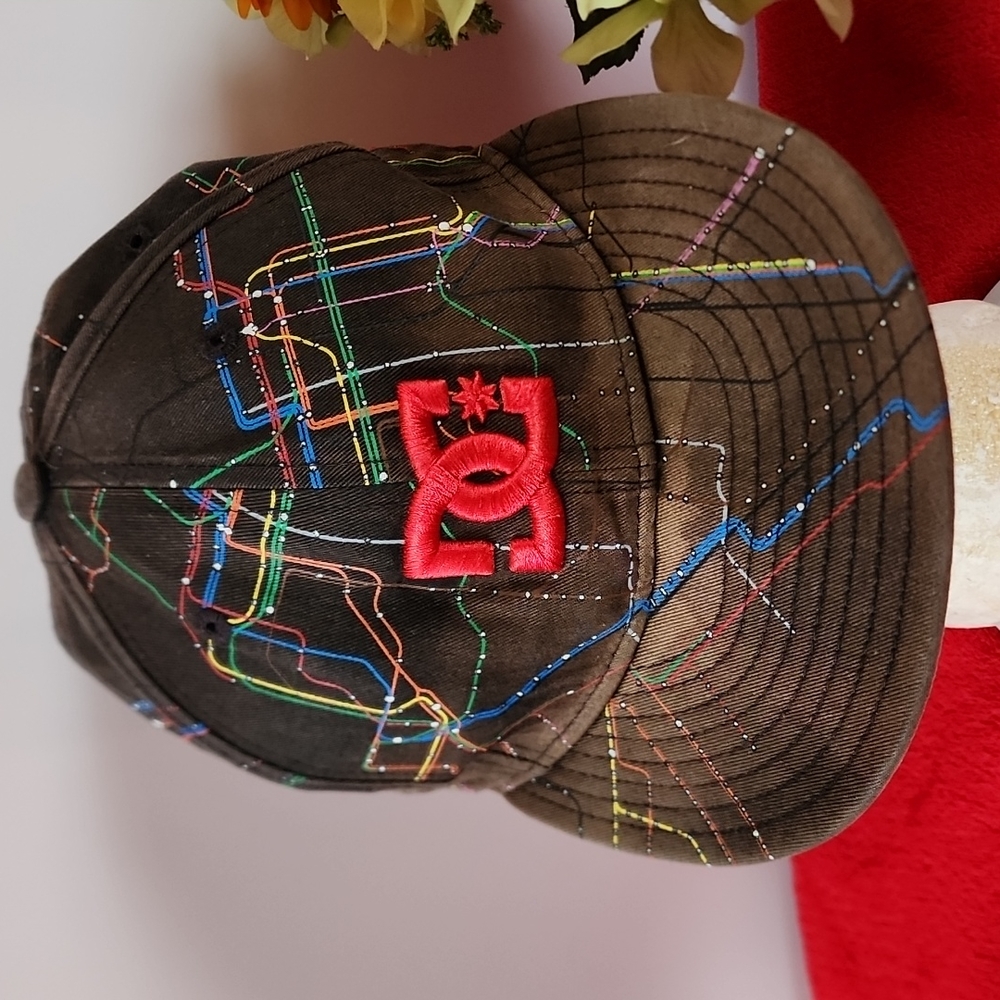 DC 59FIFTY New Era Fits. Size 7 1/8 56.8 CM. Cap